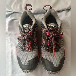 Brooks Cascadia 13 in grey and pink size 7 running shoe